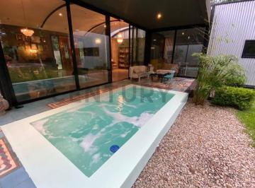 Casa · 180m² · 5 Ambientes · 5 Cocheras · Casa en Una Planta Villa Elisa