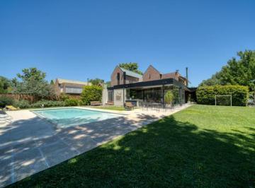 Casa · 400m² · 5 Ambientes · 2 Cocheras · Casa Venta Fisherton 3 Dorm. Pileta Quincho Jardin