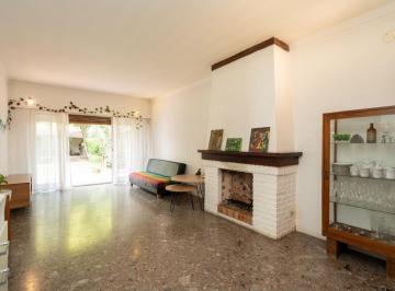Casa · 138m² · 5 Ambientes · 1 Cochera · Casa en Venta de 5 Ambientes con Cochera y Quincho