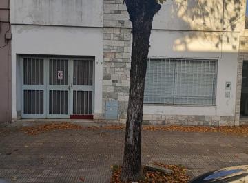 Casa · 70m² · 4 Ambientes · 1 Cochera · Presidente Roca 2019