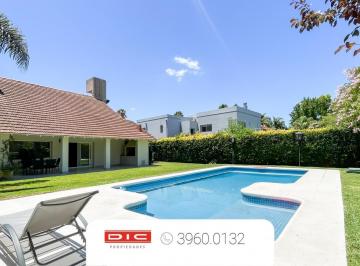 Casa · 130m² · 5 Ambientes · 4 Cocheras · Chalet 3 Dorm. Venta - Countries/b. Cerrado (Pilar)