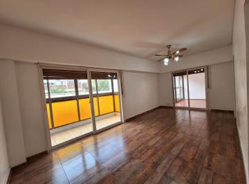 Departamento · 80m² · 4 Ambientes · Departamento en Alquiler Hipolito Yrigoyen 3200