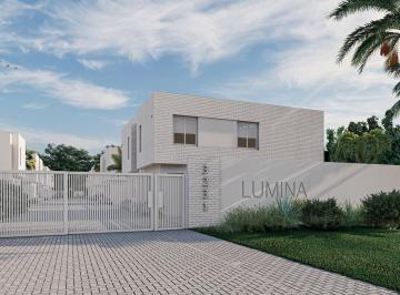 Casa · 127m² · 4 Ambientes · 2 Cocheras · Venta Casa Funes Condominio 3 Dorm. Piscina Lumina