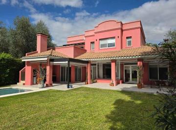 Casa · 268m² · 6 Ambientes · 2 Cocheras · Venta Imponente Casa 6 Amb C/ Jardin Pileta Coch.