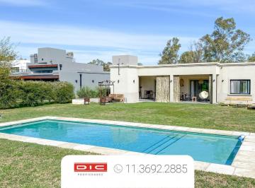 Casa · 160m² · 5 Ambientes · Casa 4 Dorm. Venta - Casuarinas del Pilar