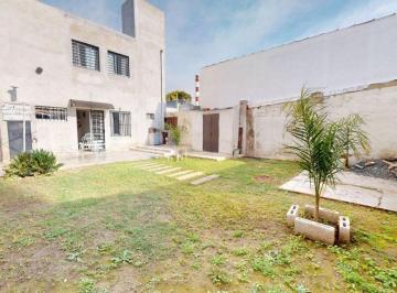 Casa · 218m² · 5 Ambientes · 2 Cocheras · Venta Casa 5 Ambientes Berazategui Centro