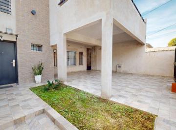 Casa · 218m² · 5 Ambientes · 2 Cocheras · Venta Casa 5 Ambientes Berazategui Centro