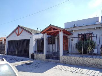 Casa · 310m² · 7 Ambientes · 2 Cocheras · Casa en Venta, 4 Habitaciones, Quincho, Salta Capital