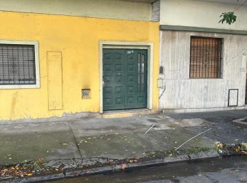 PH de 3 ambientes, Pompeya · Departamento Tipo Casa Segundo Piso por Escalera Al Frente