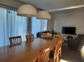 Casa · 110m² · 5 Ambientes · 2 Cocheras · Casa Alquiler Dos Dorm. Jardin Parrillero Roldan