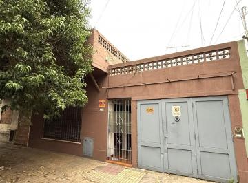 Casa · 155m² · 4 Ambientes · 1 Cochera · Casa en Alquiler 4amb. Apta T/destino - Ciudadela Centro