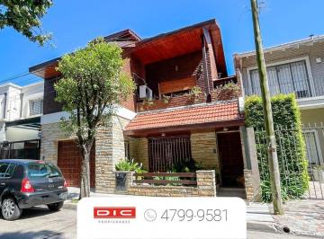 Casa · 150m² · 4 Ambientes · 1 Cochera · Chalet 3 Dorm. Venta - La Lucila - Vias/maipu
