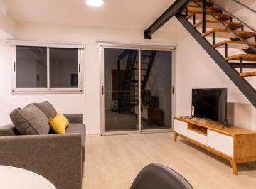 living · Duplex de 2 Ambientes con Balcón, Parrilla y Terraza Privada