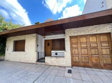 Casa · 114m² · 5 Ambientes · 1 Cochera · Casa Céntrica Ideal Vivienda - Travi 545.