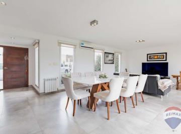 Casa · 180m² · 4 Ambientes · Casa a La Venta en Lomas de City Bell
