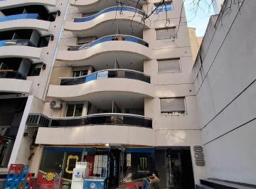 Departamento · 52m² · 2 Ambientes · De Categoria - Piso Alto - Zona Pque Sarmiento