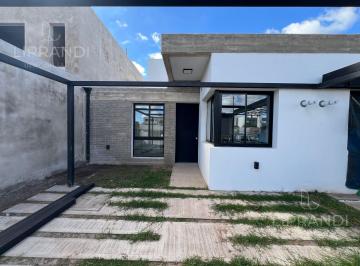 Casa · 155m² · 3 Ambientes · 1 Cochera · Posesion Inmediata - Producto Exclusivo - Escucha Propuestas