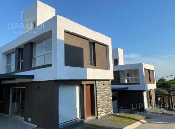 Casa · 120m² · 3 Ambientes · 1 Cochera · Listo Para Habitar - 2 Dorm. - Cochera - Patio - Asador