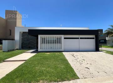 Casa · 211m² · 4 Ambientes · 2 Cocheras · Cañitas Country - Apto Credito Hipotecario - Posesion Inmediata - Escucha Propuesta