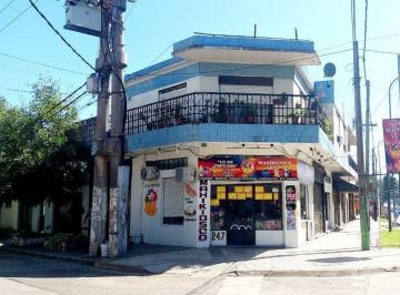 Casa · 275m² · 10 Ambientes · 1 Cochera · Phph 2 Amb en Pb + 4 Locales + Cochera + Ph 5 Amb P. A.