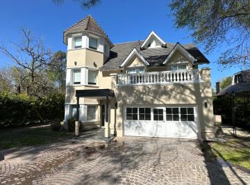 Casa · 251m² · 6 Ambientes · 2 Cocheras · Venta - Casa en Saint Thomas - Canning