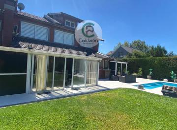 Casa · 360m² · 5 Ambientes · Casa en Venta Barrio Cerrado Campos de Alvarez