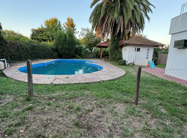Casa · 223m² · 5 Ambientes · 4 Cocheras