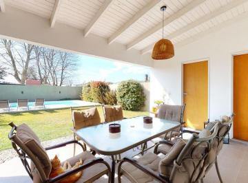 Casa · 180m² · 6 Ambientes · 2 Cocheras · Casa en Venta de 3 Dorm. con Quincho y Pile Gorina