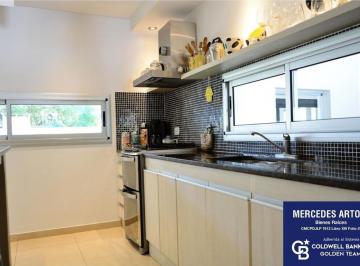Casa · 180m² · 6 Ambientes · 2 Cocheras · Casa en Venta de 3 Dorm. con Quincho y Pile Gorina