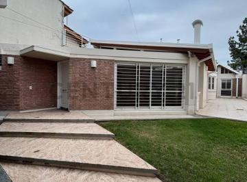 Casa · 304m² · 7 Ambientes · 2 Cocheras · Alquiler Casa 5ta Sección
