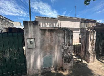 Casa · 90m² · 4 Ambientes · 1 Cochera · Casa en Barrio Villa Rosas
