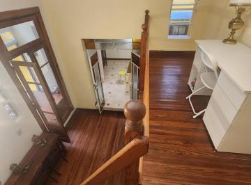 Departamento · 52m² · 3 Ambientes · PH en Alquiler con Muebles de 1 Dormitorio + Otro Dormitorio o Escritorio