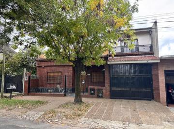 Casa · 186m² · 7 Ambientes · 2 Cocheras · Casa a La Venta con Departamento - San Miguel