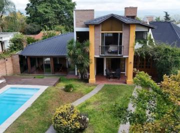 Casa · 155m² · 9 Ambientes · 1 Cochera · Casa en Venta en Villa Carlos Paz 3 Dorm.