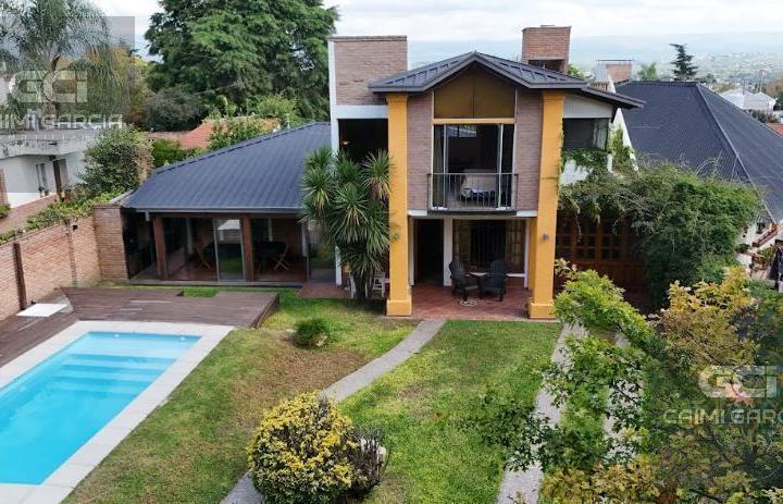 Casa · 160m² · 9 Ambientes · 1 Cochera