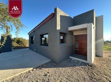 Casa de 4 ambientes, Villa Merlo · Casa en Venta de 3 Dorm. Melo, San Luis.