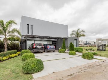 Casa de 5 ambientes, Esteban Echeverría · Casa en Alquiler 5 Amb Barrio Privado Lagos de Canning