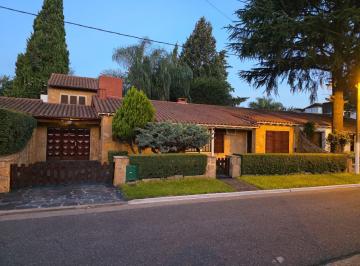 Casa · 3 Ambientes · 1 Cochera · Venta Chalet en Ciudad Evita