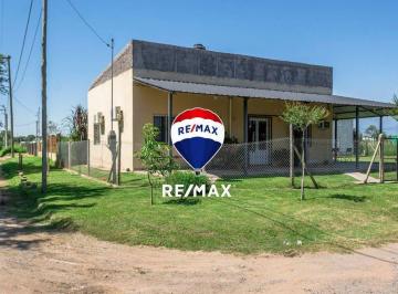 Casa · 83m² · 3 Ambientes · 2 Cocheras · Casa Esquina 2 Dorm en Venta Los Nogales Cerrillos