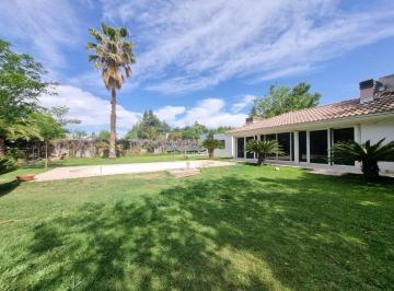 Casa · 170m² · 6 Ambientes · 4 Cocheras · Casa Vistalba Apta Credito 3 Dorm Sauna Pileta