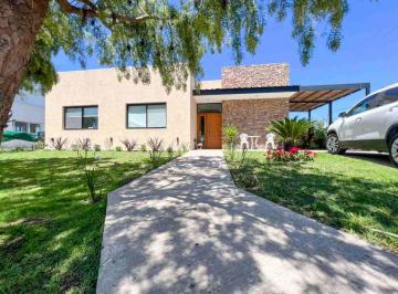 Casa · 166m² · 5 Ambientes · 1 Cochera · Venta Casa 4 Ambientes Barrio San Ramón Pilar Este