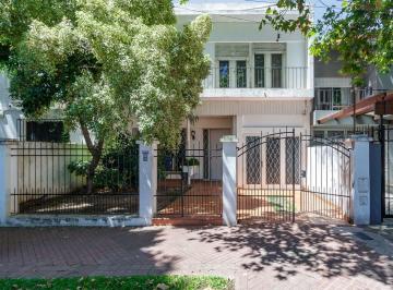 Casa · 270m² · 7 Ambientes · 1 Cochera · Casa 3 Dorm. en Venta. con Pileta. Alberdi