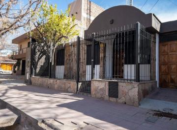 Casa · 100m² · 4 Ambientes · Alquiler Casa en 6° Sección, Ciudad, Mendozsa