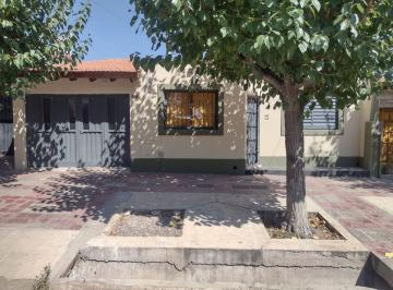 Casa · 158m² · 4 Ambientes · 2 Cocheras · Casa en Venta de 3 Dorm. - Luzuriaga - Maipú