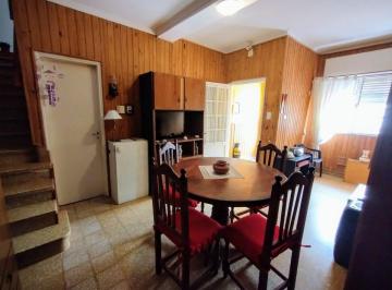 Casa · 106m² · 4 Ambientes · 1 Cochera · Venta de Casa en PH, Dos Dorm. C/cochera
