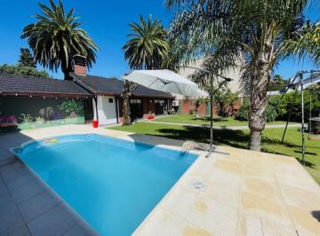 Casa · 208m² · 4 Ambientes · 2 Cocheras · Casa 4 Ambientes en Venta Monte Grande con Pileta