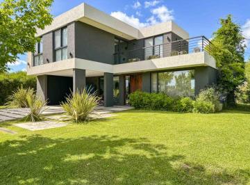 Casa · 237m² · 5 Ambientes · 2 Cocheras · Venta Casa a La Laguna, Barrio Acacias, Puertos!