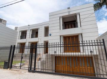 Casa · 335m² · 6 Ambientes · 1 Cochera · Venta Casa 4 Dorm. con Jardin y Cochera
