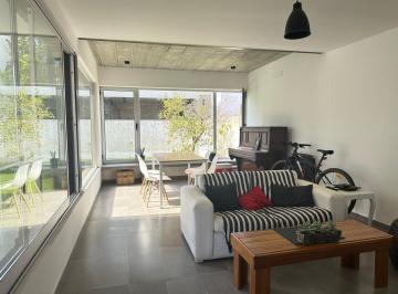 Casa · 115m² · 3 Ambientes · 2 Cocheras · Casa en Venta en City Bell de 2 Dorm.