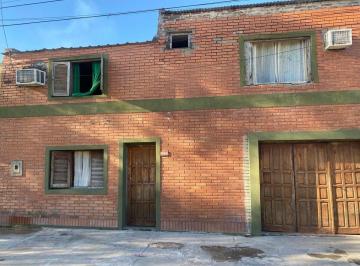 Casa · 198m² · 4 Ambientes · 1 Cochera · Casa Más Departamento. Oportunidad.